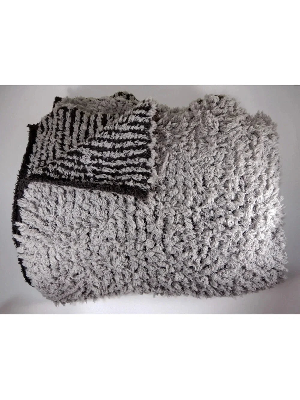 Barefoot Dreams Cozy Chic Throw Blanket 54 x 72 EUC Gray & Black